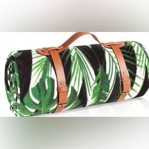 NWT Sapsisel Picnic Blanket 79x 79”